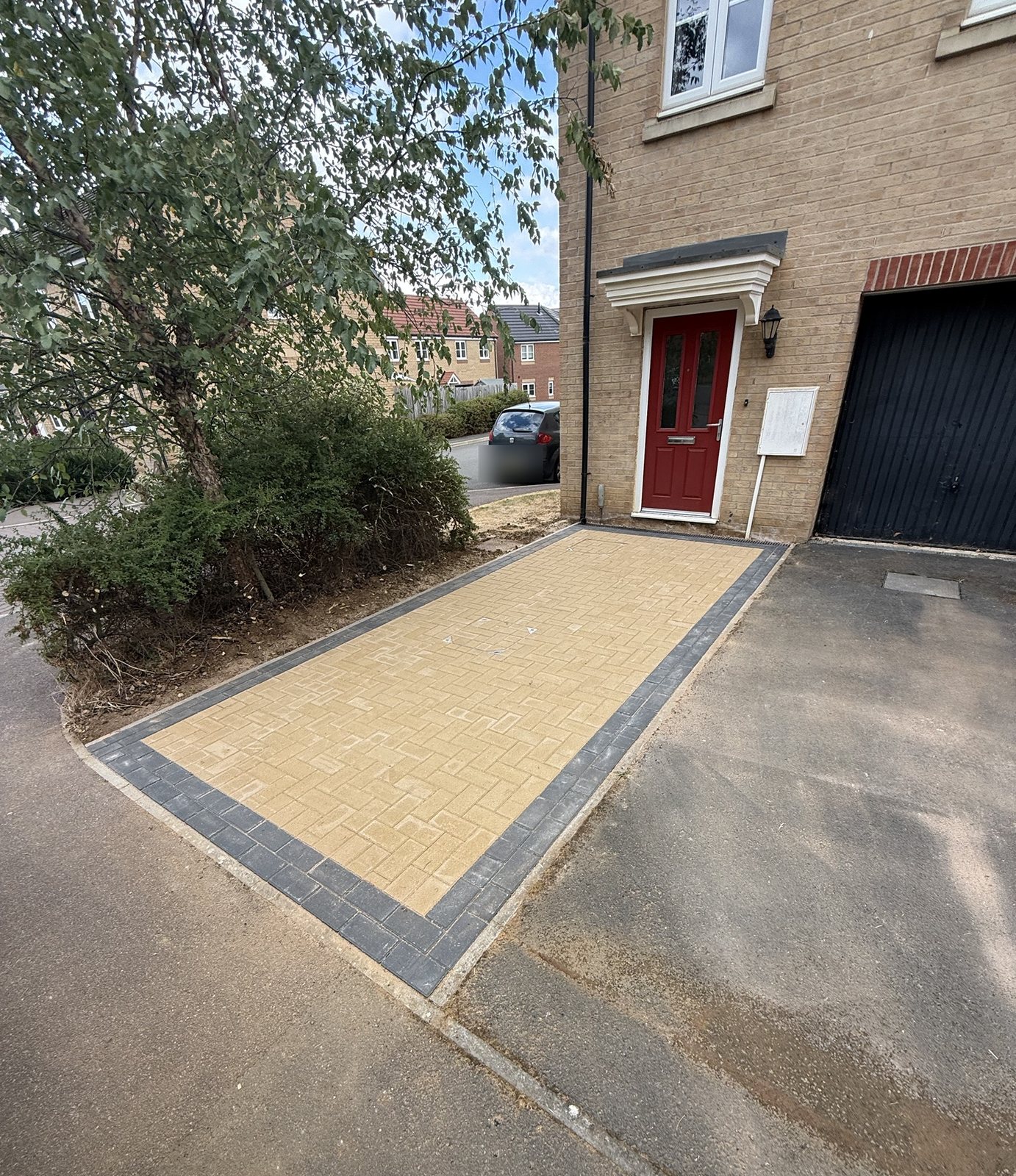 From the corner: the charcoal border wraps the full space From the corner: the charcoal border wraps the full space